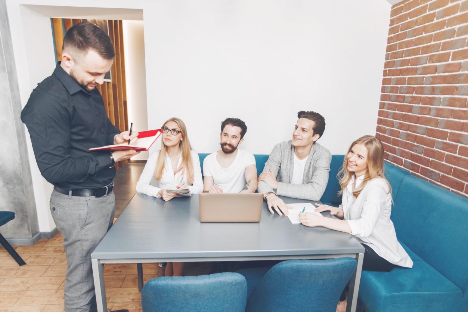 Compliance-Expertin bei der Systemüberwachung